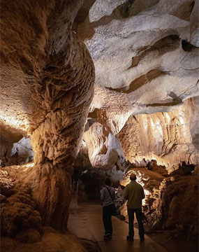 Visite des grottes de Sare