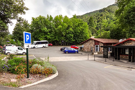 Parking at the entrance to the Sare caves